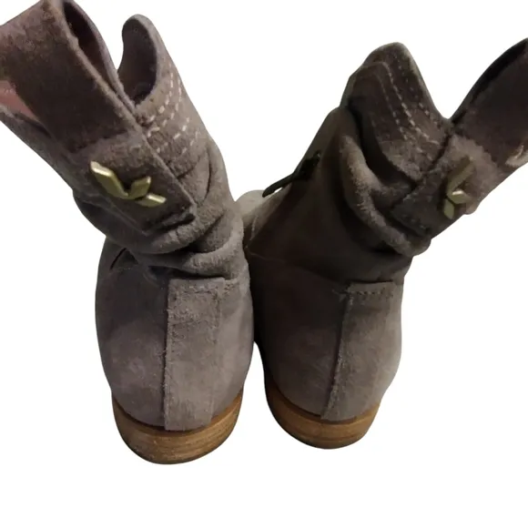 EUC Koolaburra Women's Suede Ankle Slouch Boots Size 8 gray purple Lorelai