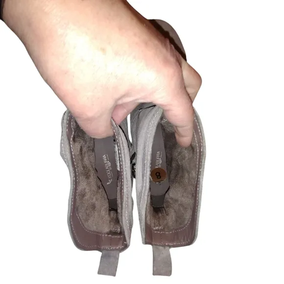 EUC Koolaburra Women's Suede Ankle Slouch Boots Size 8 gray purple Lorelai