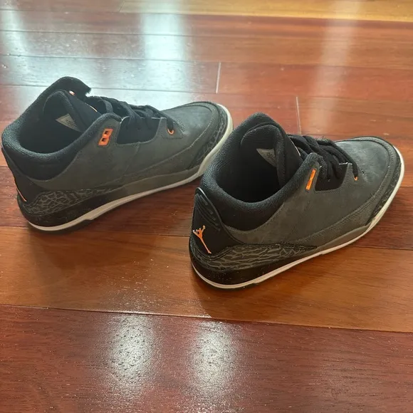 EXCELLENT CONDITION Jordan Retro 3 Basketball Shoes