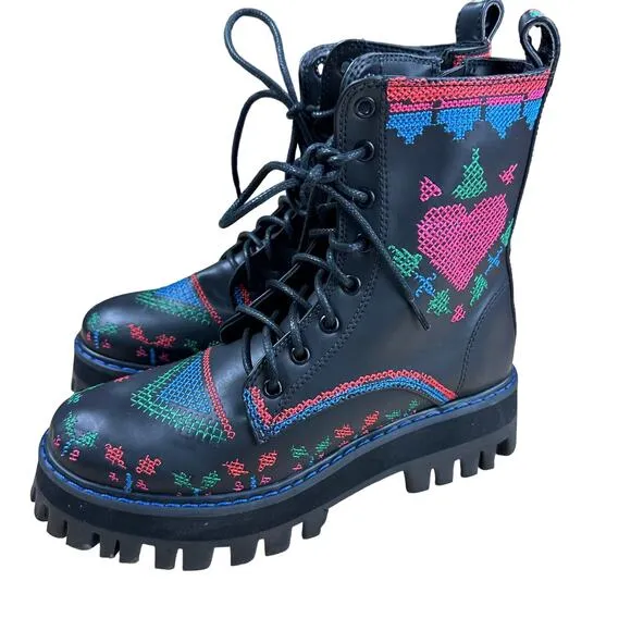 Farm Rio Black Mid Boots Heart Stitched Lace Up Women's Size 8 New Without Box