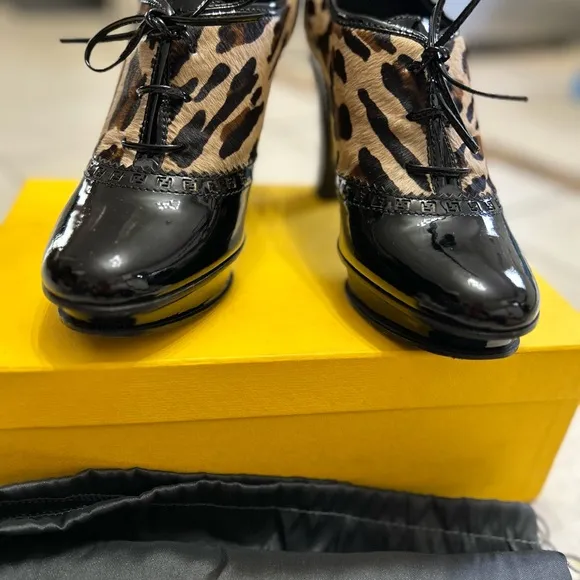 FENDI LACE-UP BOOTIE/BLACK PATENT LEATHER &amp;LEOPARD CALF-HAIR/SIZE 40IT-9US/ITALY
