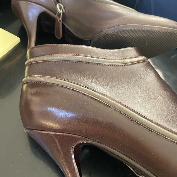 Ferragamo brown leather booties shirt boots size 6