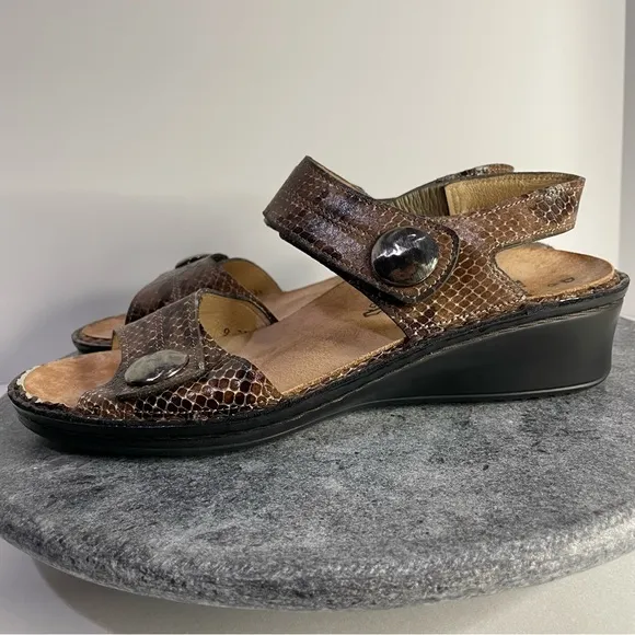 Finn Comfort Alanya Brown Snakeskin Wedge Sandals Heels 9