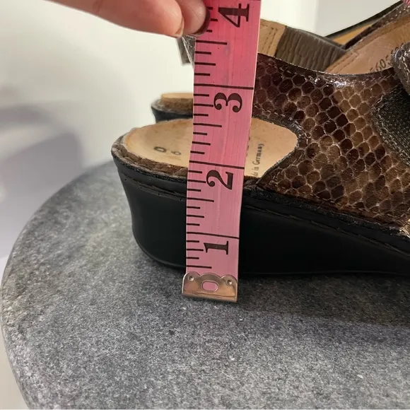 Finn Comfort Alanya Brown Snakeskin Wedge Sandals Heels 9