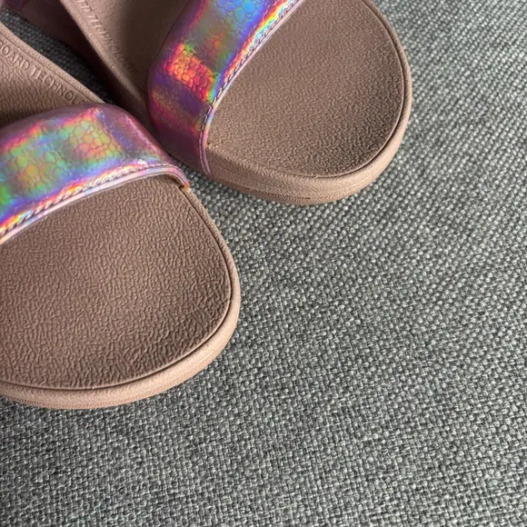 FitFlop Iridescent Pink Platform Sandals Straps MicroWobbleBoard Technology Sz 6