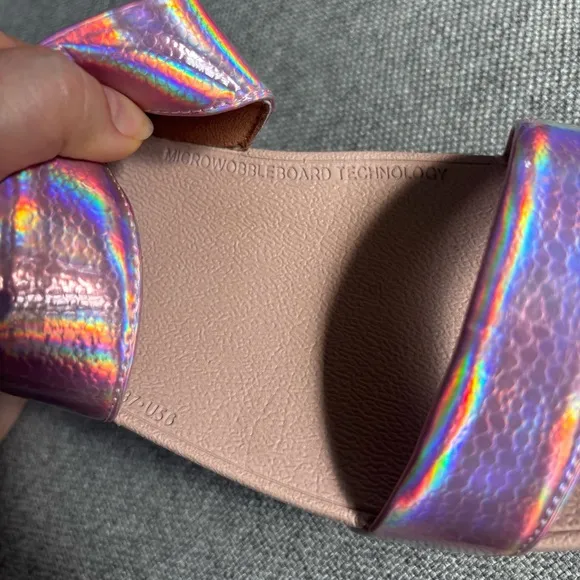 FitFlop Iridescent Pink Platform Sandals Straps MicroWobbleBoard Technology Sz 6