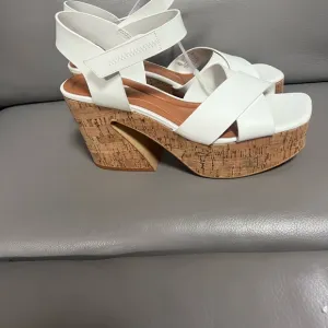 Franco Sarto white platform sandals size 8