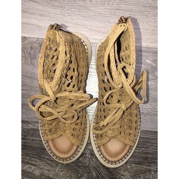 Free People Luca Lace Up Sandals Women's 6‎ Tan Woven Suede Boho Gladiator NIB
