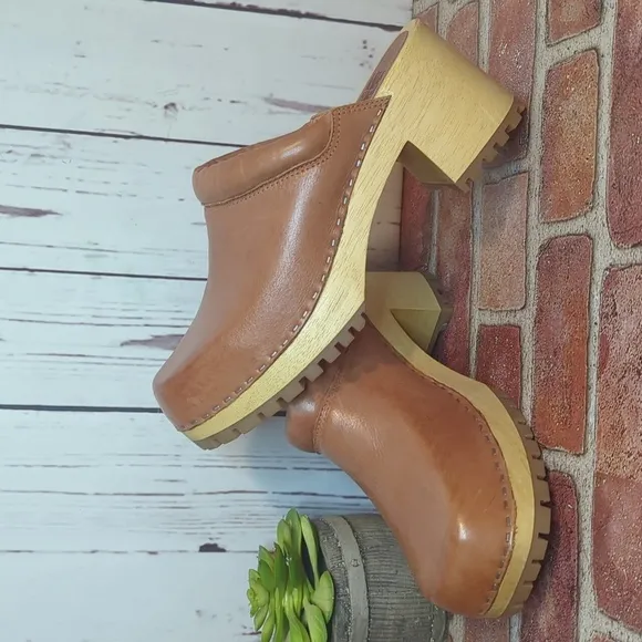 Free People Mia Karma Leather and Wood Clogs Cognac Women's 10
