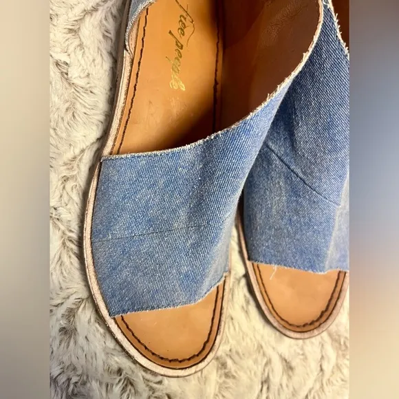 Free People Mont Blanc Boho Minimalist Sandals In Washed Denim Size 7.5