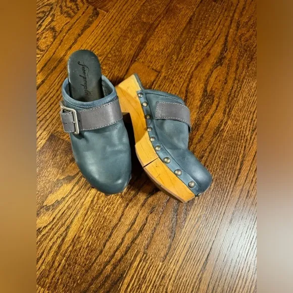 Free People Shoes Culver City Clog Blue Free People Size 38 small flaw in wood