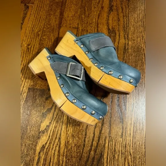 Free People Shoes Culver City Clog Blue Free People Size 38 small flaw in wood