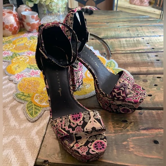 Free People Vegan Sandal Heel Platform Fabric Print Ankle Strap Gold Black Sz 9