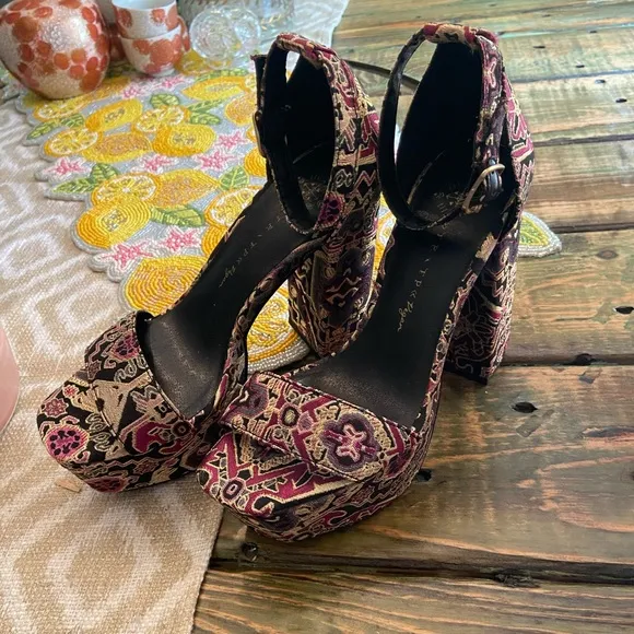 Free People Vegan Sandal Heel Platform Fabric Print Ankle Strap Gold Black Sz 9