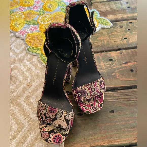 Free People Vegan Sandal Heel Platform Fabric Print Ankle Strap Gold Black Sz 9