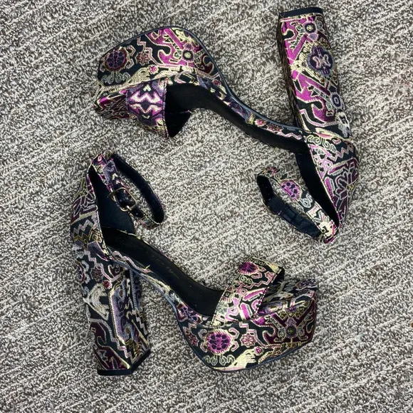Free People Vegan Sandal Heel Platform Fabric Print Ankle Strap Gold Black Sz 9