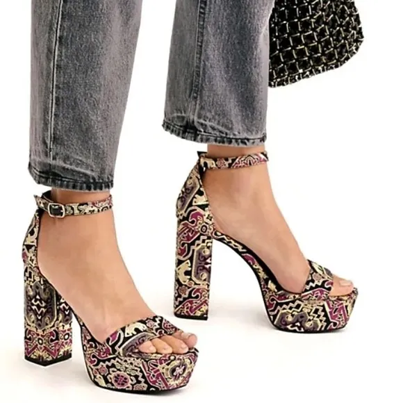 Free People Vegan Sandal Heel Platform Fabric Print Ankle Strap Gold Black Sz 9