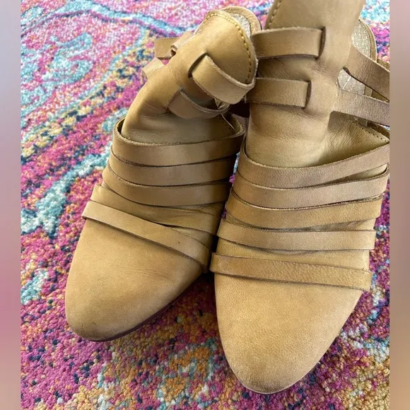 Free People | Women's camel colored leather Byron Strappy Stack Heel Mules, sz 9