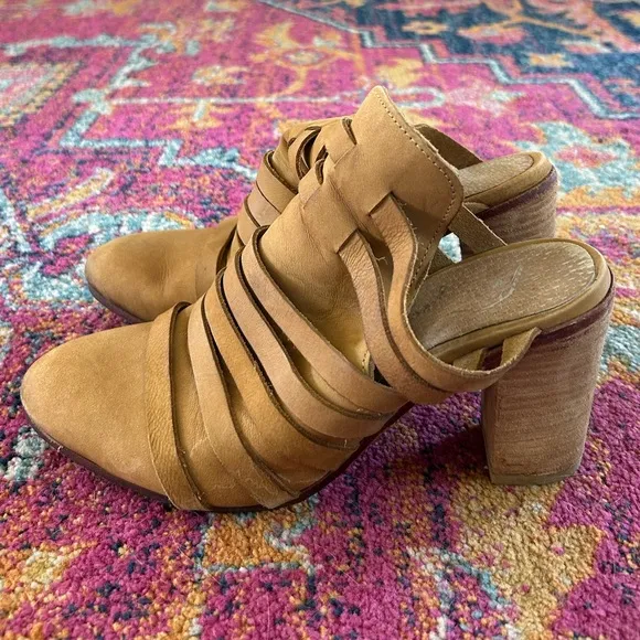 Free People | Women's camel colored leather Byron Strappy Stack Heel Mules, sz 9