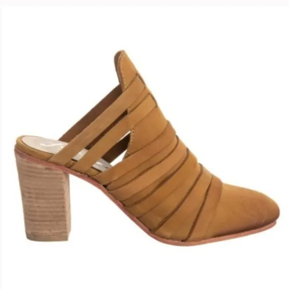 Free People | Women's camel colored leather Byron Strappy Stack Heel Mules, sz 9