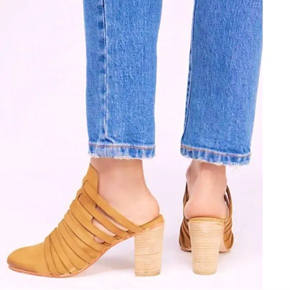 Free People | Women's camel colored leather Byron Strappy Stack Heel Mules, sz 9