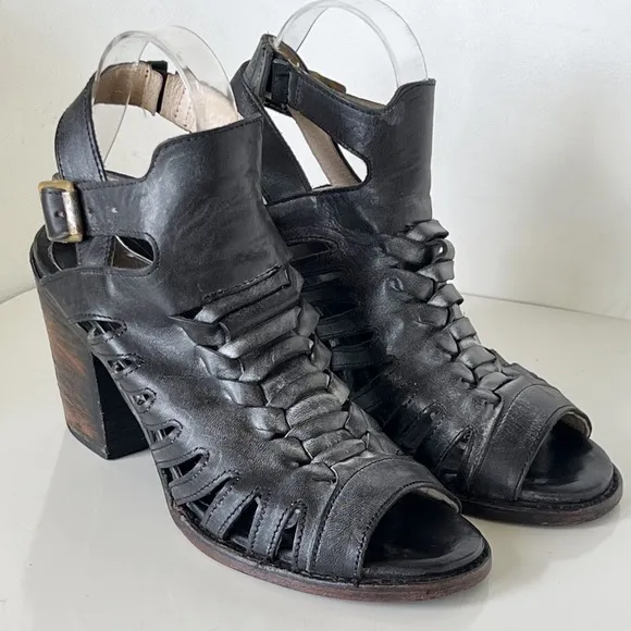 Freebird Bongo Distressed Bohemian Black/Gray Leather Sandals