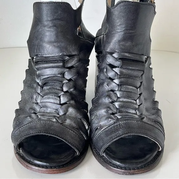Freebird Bongo Distressed Bohemian Black/Gray Leather Sandals