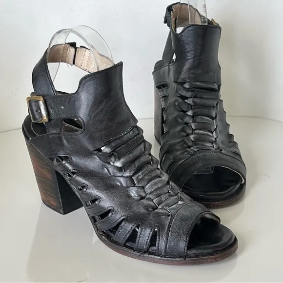 Freebird Bongo Distressed Bohemian Black/Gray Leather Sandals