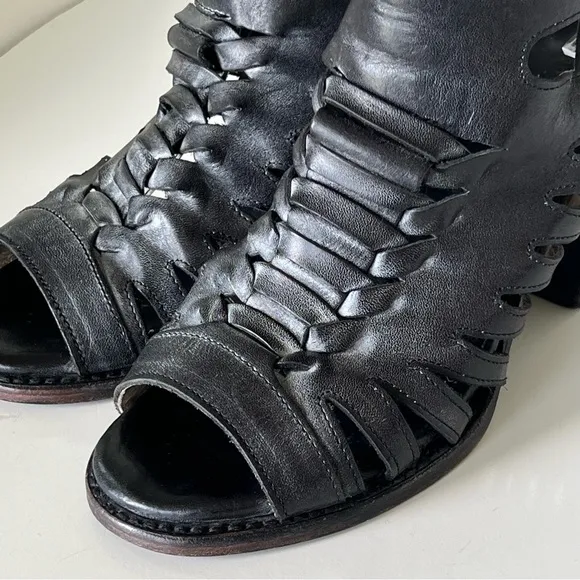 Freebird Bongo Distressed Bohemian Black/Gray Leather Sandals