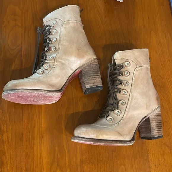 Freebird Borow size 9, EUC