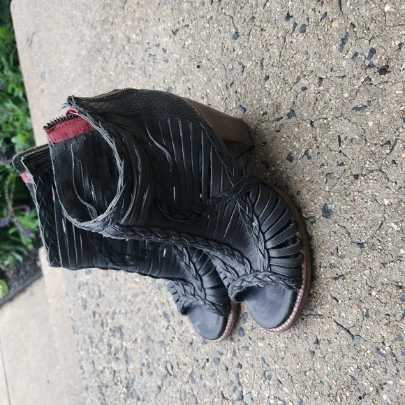 Freebird By Steven Bela Size 9 Braided Black Women's Ankle Boots