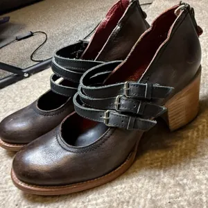 Freebird by Steven Ramsey Size 9 | Distressed Leather Strappy Heels