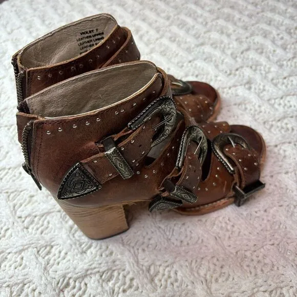 Freebird By Steven Western Boho Heeled Sandal‎ Triple Buckle Leather Sz 7 NWOT