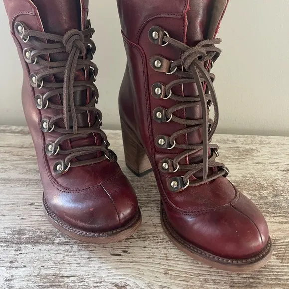 Freebird wine Borow, size 9