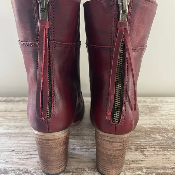 Freebird wine Borow, size 9