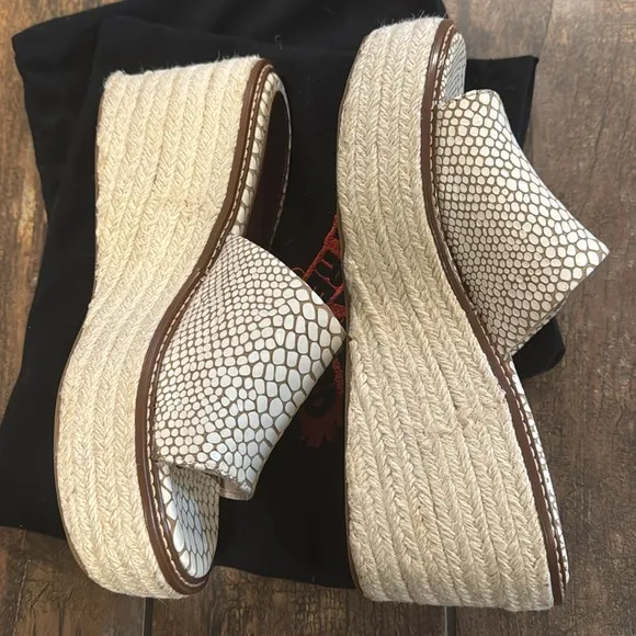 Freebird Women's Cream Platform Sandals