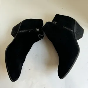 Frye &quot;Judy&quot; Black Suede Double Zip Block Heel Ankle Booties Womens Shoes Size 10