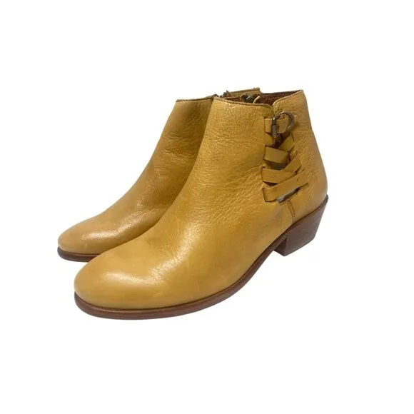 Frye NWOT Carson Belted Leather Banana Tan Ankle Bootie
