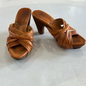 Frye Strappy Leather Wooden Heeled Sandals w/ Retro Bohemian Hippie Vibes size 8