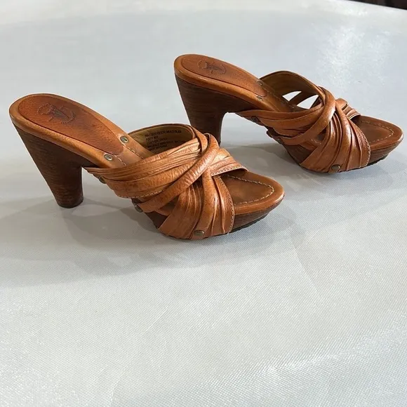 Frye Strappy Leather Wooden Heeled Sandals w/ Retro Bohemian Hippie Vibes size 8