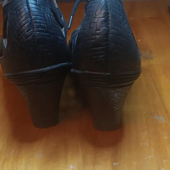 Gentle Souls Women's Black Wedge Sandals Size 8.5