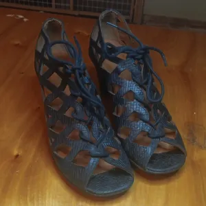 Gentle Souls Women's Black Wedge Sandals Size 8.5