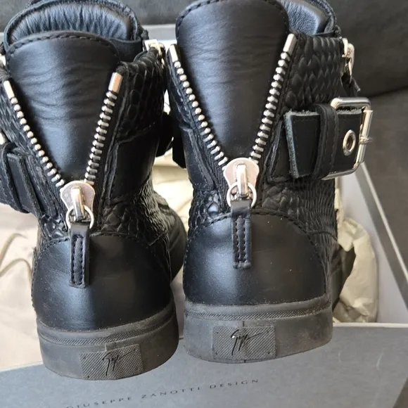 Giuseppe Zanotti Black Textured Sneakers with Gold Chain