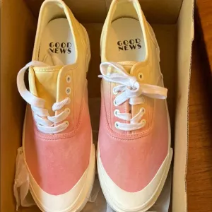 Good News Women's Pink and Cream Canvas Ace Tie Dye New w box