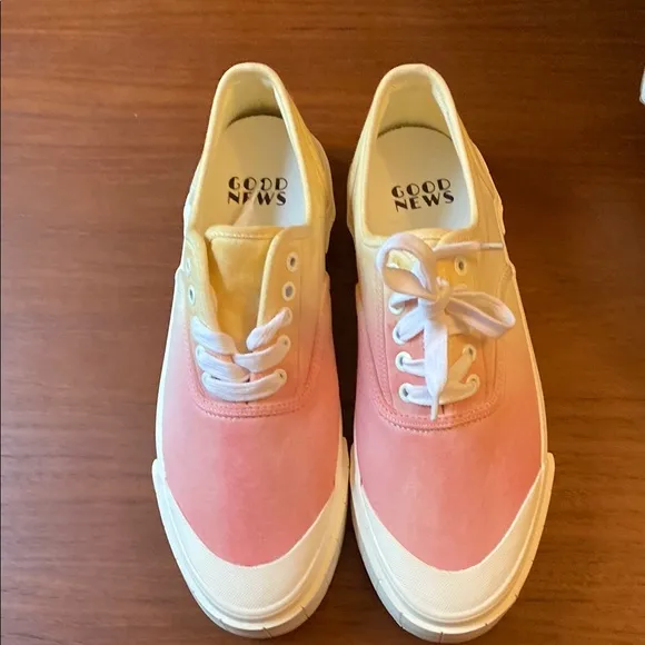 Good News Women's Pink and Cream Canvas Ace Tie Dye New w box