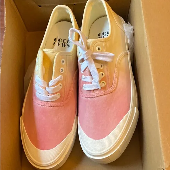 Good News Women's Pink and Cream Canvas Ace Tie Dye New w box