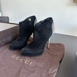 Gucci Black and Tan Women's Ankle Boots