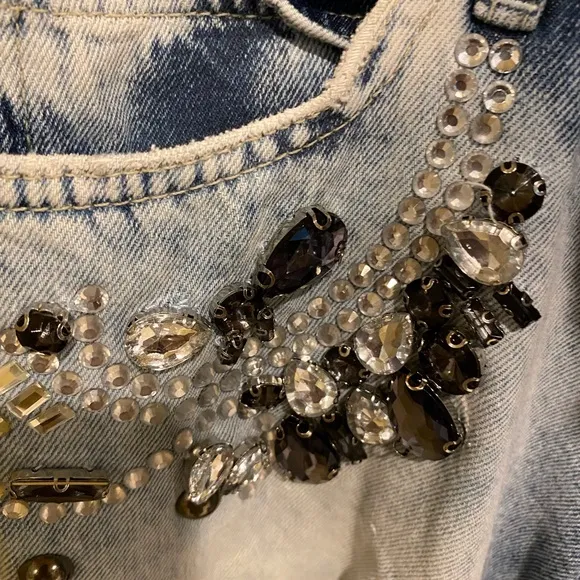 Guess Womens’s Marilyn 3 zip embellished skinny jeans.