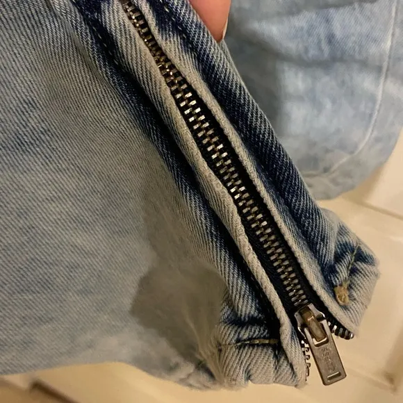 Guess Womens’s Marilyn 3 zip embellished skinny jeans.