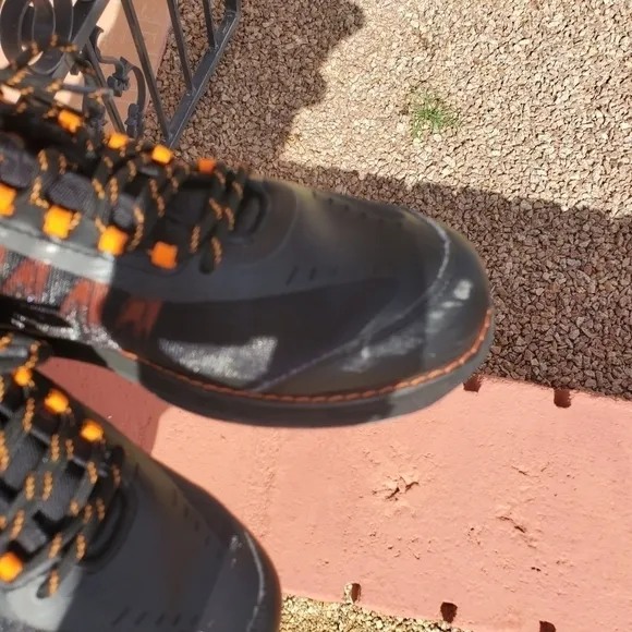 Hammer Rogue Orange &amp; Black Tie Bowling Sz. 10.5 Shoes